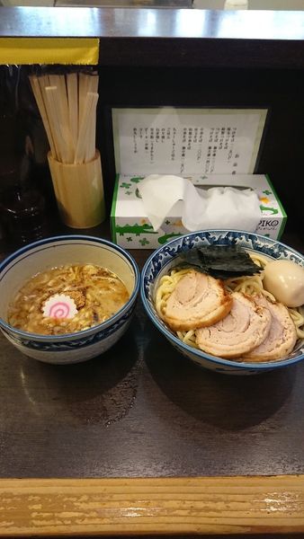 「特製濃厚つけ麺+チャーシュー飯」@中華そば わた井の写真