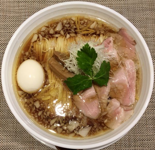 「醤油そば（特大）＋ 味玉＋肉増し」@成城青果の写真