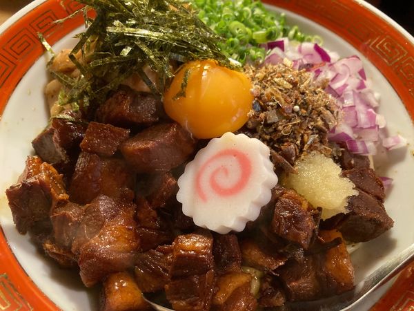 「煮干しルーロー花椒油そば（大）＋肉増し＋生卵＋ニンニク」@焼き貝あぶさんの写真