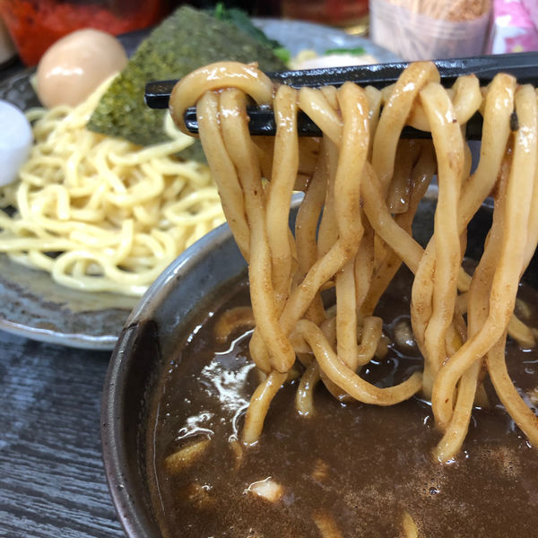 「黒胡椒つけ麺＋味玉」@壱七家 本厚木店の写真