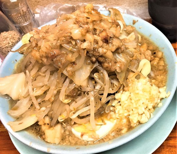 「ラーメン麺1/3生卵サービスニンニク +野菜増し+有料アブラ」@ラーメン富士丸 西新井大師店の写真