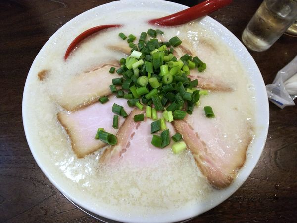 「博多風豚骨そば（背脂＋ニンニクVer.）」@立ち呑み居酒屋 金町製麺の写真