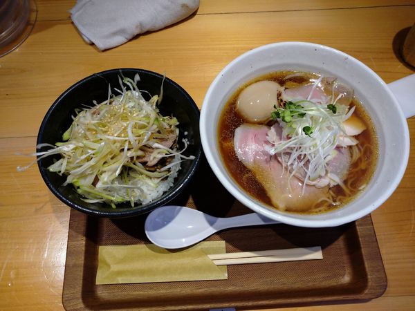 「特製平子煮干そば＋炙りチャーシュー葱ご飯」@新橋 纏 不動前店の写真