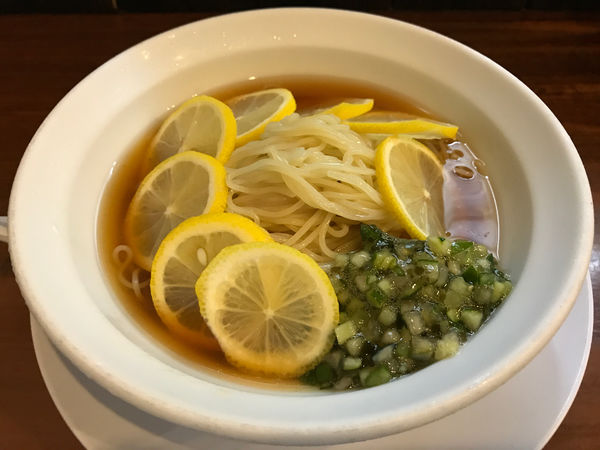 「【夏季限定】冷やしだしレモン中華　800円」@中華そば 一休の写真
