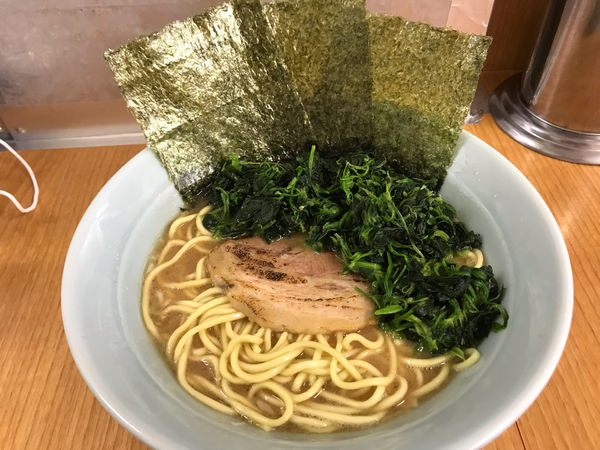 「ラーメン中ほうれん草バリカタ900円」@相南家の写真