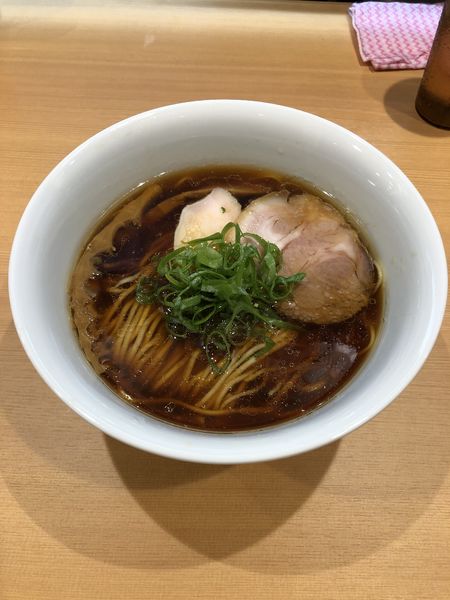 「醤油ラーメン」@らぁ麺 すぎ本の写真