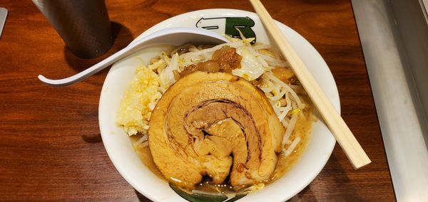 「雷そば並(250g)ニンニク多め野菜チョイ増し」@ラーメン 雷 東京本丸店の写真