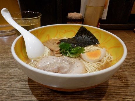 「しろ醤油らーめん」@いちばんやの写真