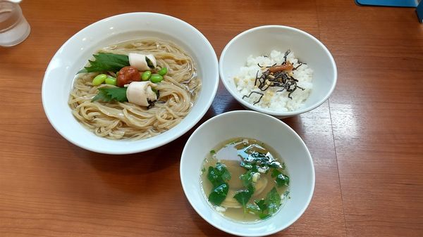 「羅臼昆布と浅利のつけそば+〆の茶漬け飯（夏季限定）1050円」@中華そば 七麺鳥の写真