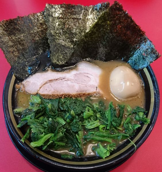 「ラーメン＋ホウレン草＋味玉」@家系ラーメン 王道 神道家の写真