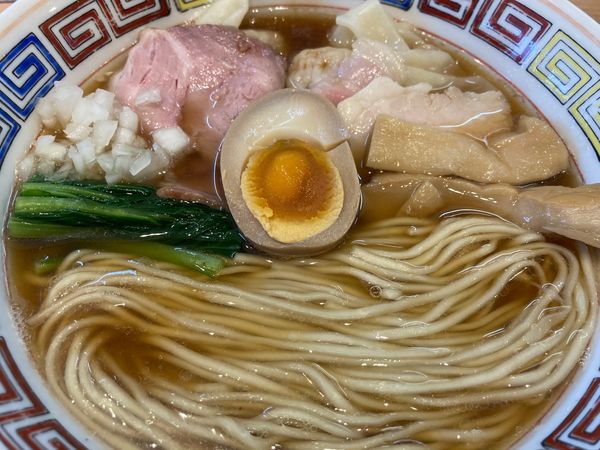 「中華そば＋ワンタン」@ほっこり中華そば もつけの写真