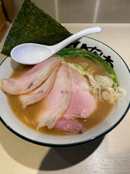 「燻製もも肉チャーシューメン」@地鶏豚骨らーめん ひなわの写真