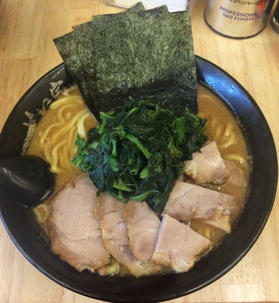 「チャーシューめん 大盛り ほうれん草」@せい家 原宿店の写真