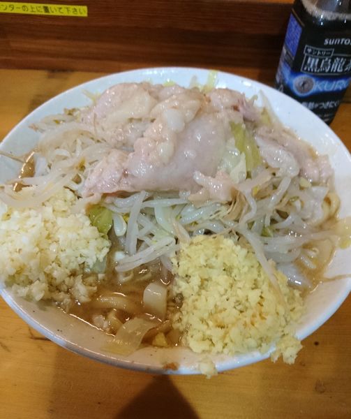 「ラーメン少なめ ニンニク ショウガ アブラ」@ラーメン 滋悟郎の写真