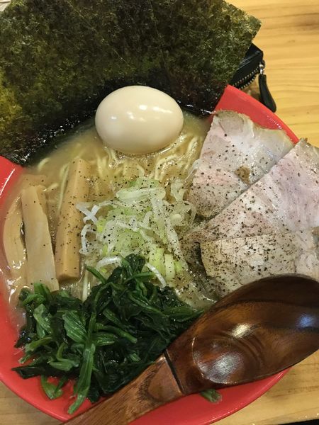 「牛骨ラーメン味玉」@麺屋うしまるの写真