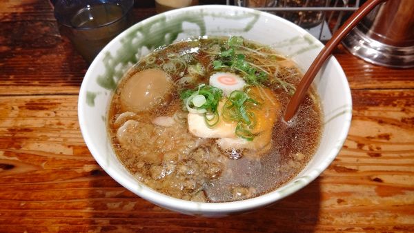 「らーめん正油(味玉入) 950円」@G麺7の写真