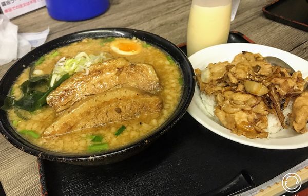 「味噌角煮ラーメンセットB 1350円」@MAKIBAの写真