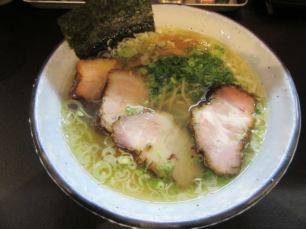 「塩らぁめん（７８０円）＋チャーシュー２００円」@らぁめん きらりの写真