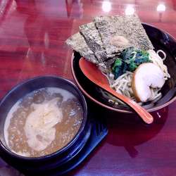 魚介豚骨つけ麺（690円）