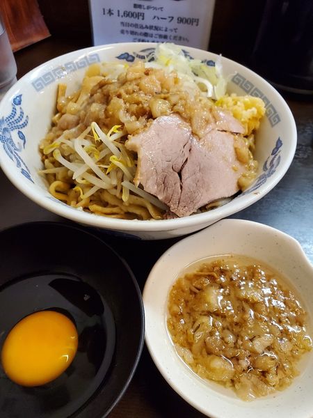 「油そば　にんにく　アブラ　生玉子」@ラーメンどでん 大宮店の写真