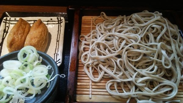 「蕎麦いなりセット 420円」@車やの写真