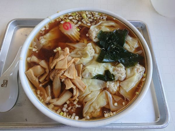 「わんたんめん・大盛 650円+100円」@食堂 あいの屋の写真