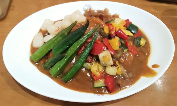 「ポルトガルグリル野菜カレー+オクラ+ピリ辛ラッキョウ」@日乃屋カレー 秋葉原店の写真