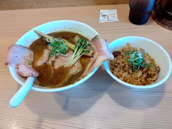 「煮干しチャーシューメン(並盛・140g・手もみ)1,250円」@地鶏らーめん とりじの写真