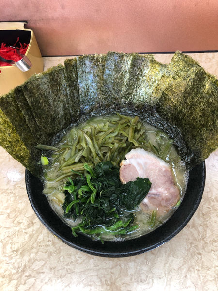 「塩ラーメン＋茎わかめ＋のり　900円」@川崎家 榎町店の写真