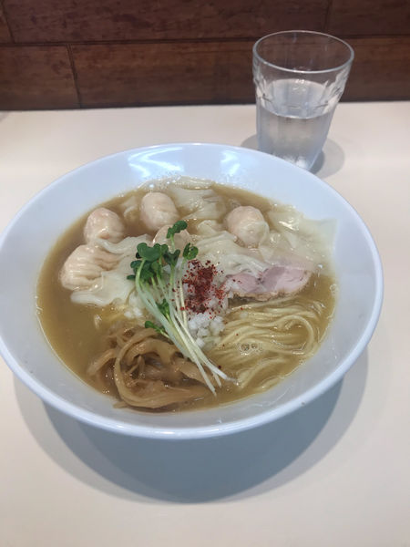 「海老ワンタン鶏白湯醤油」@らぁ麺 ひなたの写真