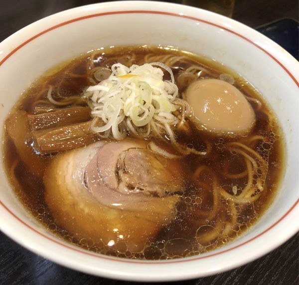 「しょうゆらーめん」@らーめん颯人の写真