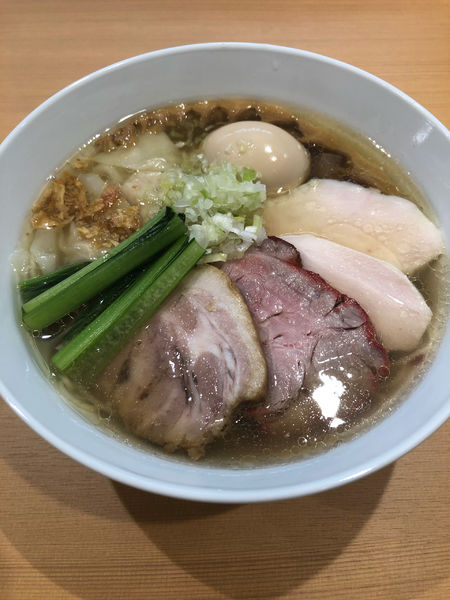「塩特製らぁ麺」@らぁ麺 すぎ本の写真