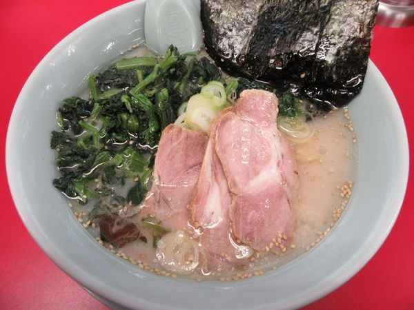 「塩ラーメン（６７０円）＋ほうれん草１２０円」@ラーメン山岡家 土浦店の写真