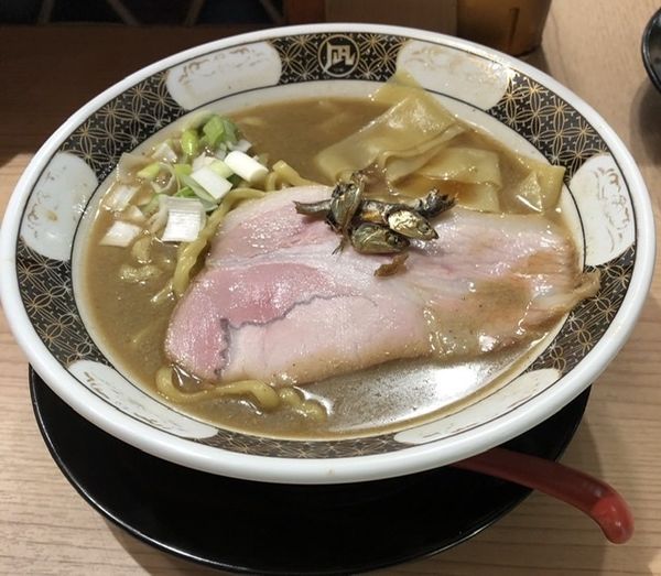 「すごい煮干しラーメン」@すごい煮干ラーメン野毛 すし 釣りきんの写真