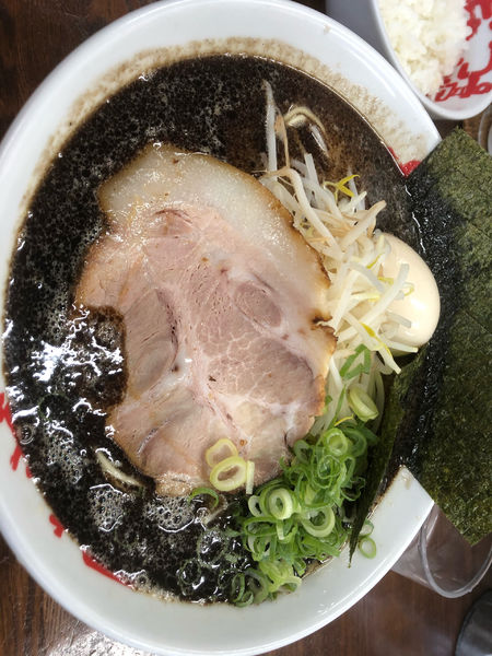 「黒マー油」@なんつッ亭 秦野本店の写真