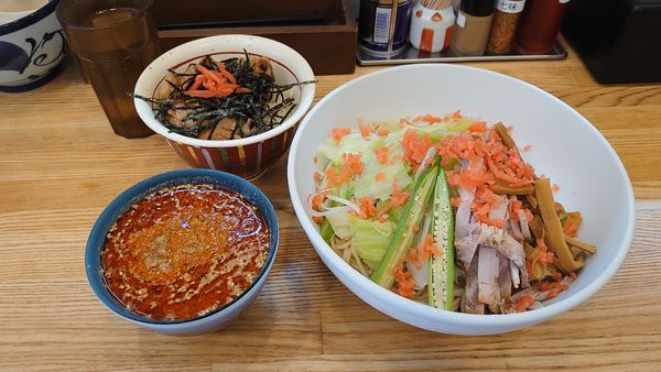 「【限定】冷し辛つけそば 940円 + 豚ばらごはん 320円」@中華そば専門 とんちぼの写真