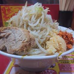 ラーメン普通800円(ヤサイニンニクショウガ)