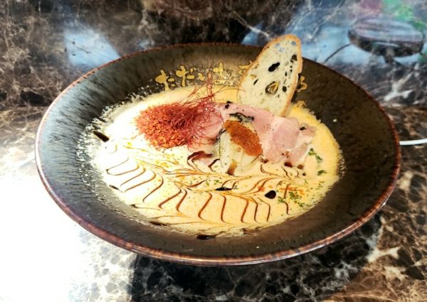 「赤牡蛎ラーメン900円(辛１)」@ただいま、変身中。の写真