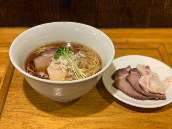 「限定 軍鶏そば 醤油 ＋チャーシュー」@中華蕎麦 はざまの写真