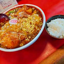 スタミナ唐揚ラーメン 豚ロース 麺硬め 半ライス ¥1320