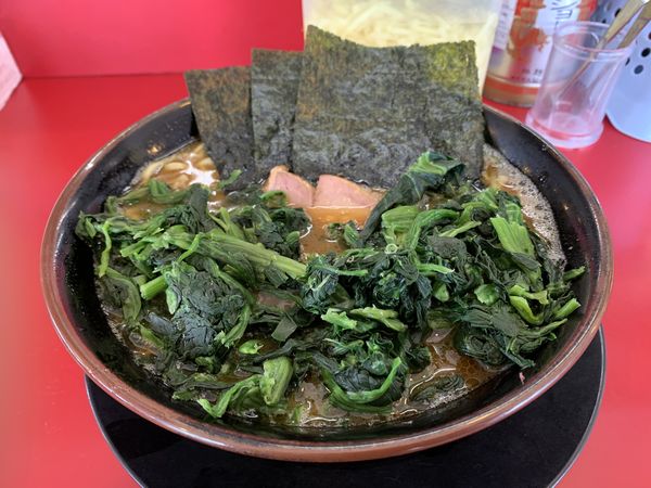 「ラーメン　中盛り　ほうれん草✖️2」@家系ラーメン 熊田家の写真