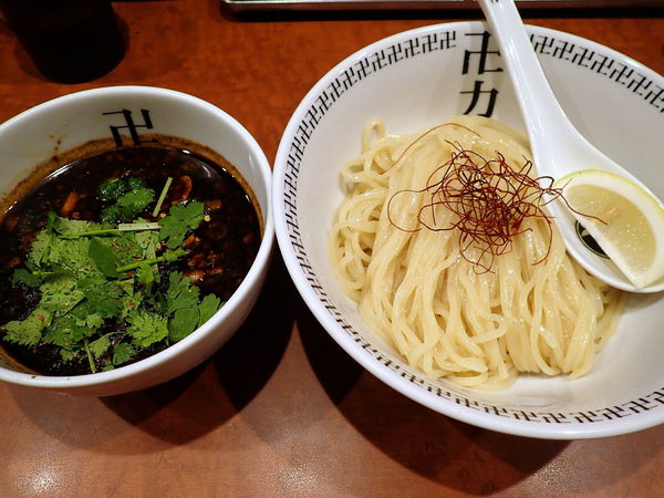 「【期間限定】スパイス冷やしつけ麺」@スパイス・ラー麺 卍力 秋葉原店の写真