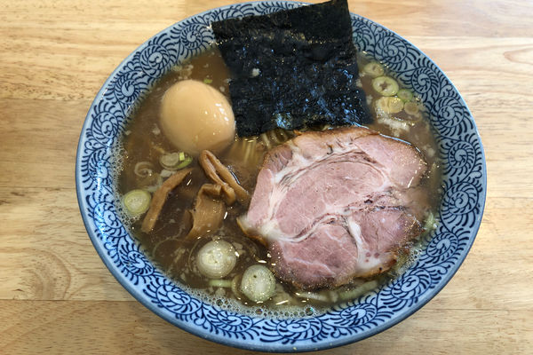 「煮玉子そば(大)960円+豚ばらナンコツご飯320円」@中華そば専門 とんちぼの写真