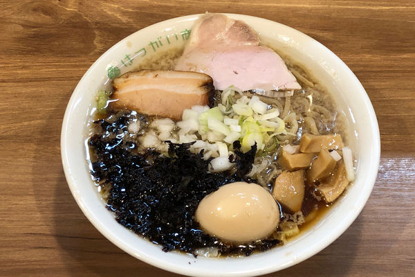 「背脂煮干そば800円+味玉100円」@はつがい商店の写真