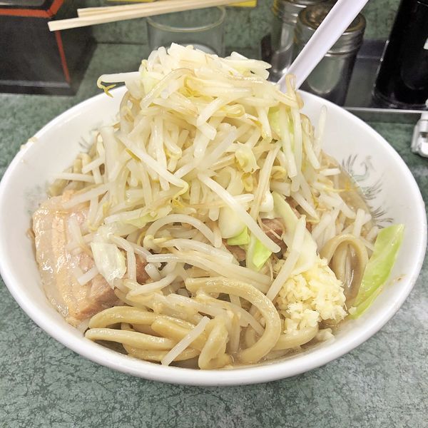 「ラーメン（ヤサイ、ニンニク）￥８００」@ラーメン二郎 新宿小滝橋通り店の写真