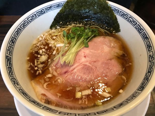 「醤油(細麺)750円」@稲荷屋の写真