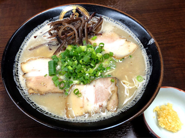 「【1日30杯限定】豚骨ラーメン(ニンニク)」@中華蕎麦 丸め 東久留米店の写真