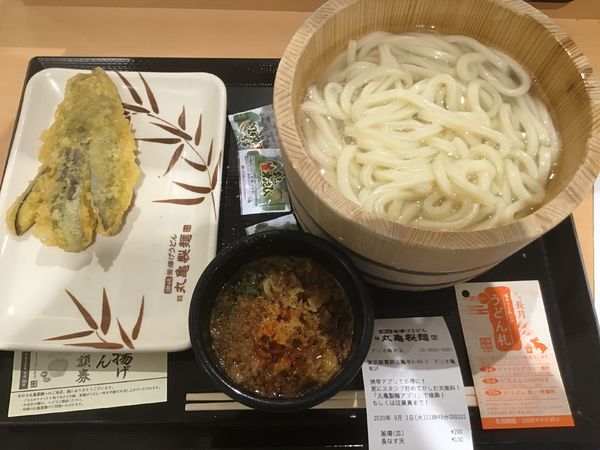 「釜揚げ並290円(半額140円)、長なす天130円」@丸亀製麺 アリオ亀有店の写真