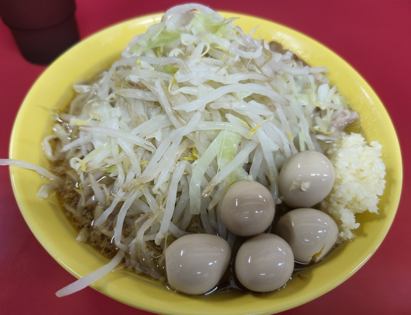 「小ラーメン(麺少なめ)750円＋うずらの卵100円」@ラーメン二郎 茨城守谷店の写真