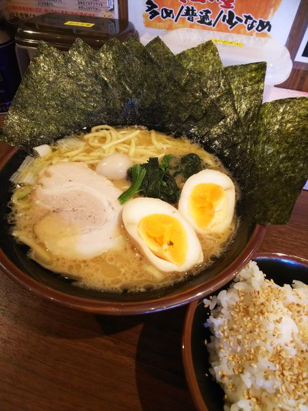 「豚骨醤油ラーメン のり増し」@横浜家系ラーメン 極味家 北浦和駅前店の写真